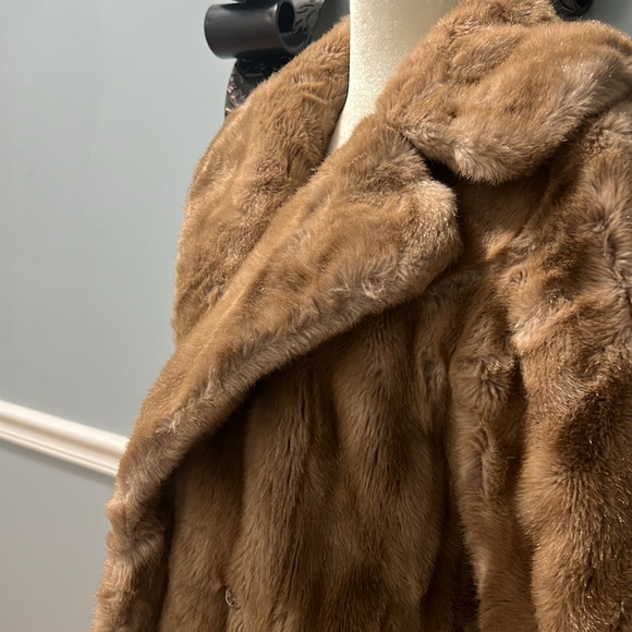 Beautiful Vintage fur coat - Picture 5 of 14
